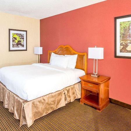 Ramada By Wyndham Salt Lake City North Temple Kültér fotó