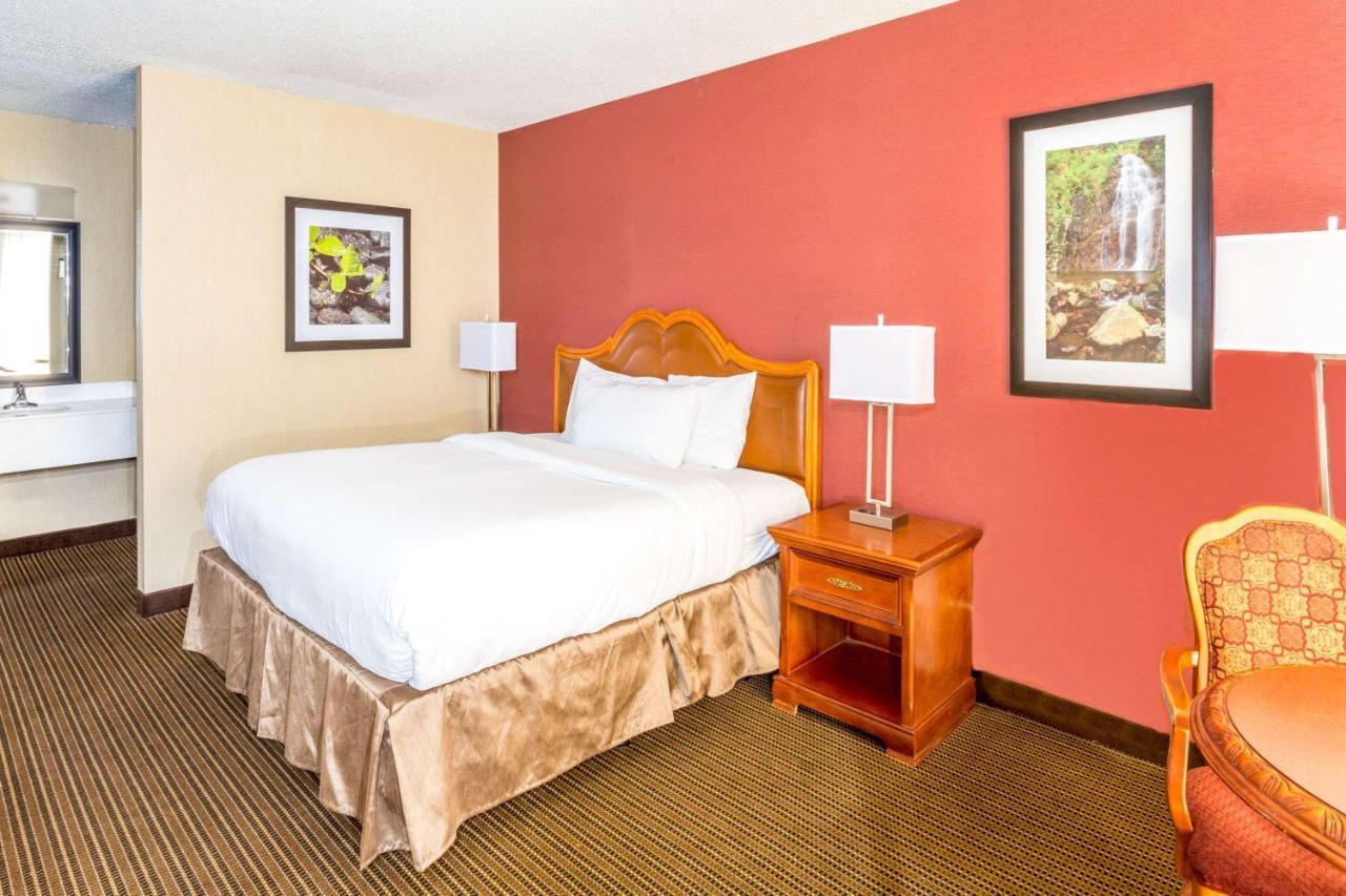 Ramada By Wyndham Salt Lake City North Temple Kültér fotó