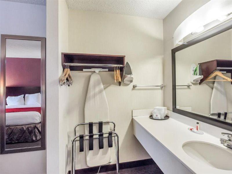 Ramada By Wyndham Salt Lake City North Temple Kültér fotó
